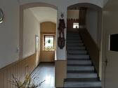 Hauseingang Treppenhaus - Mehrfamilienhaus, Wohnhaus mit 230,00 m² in Königswalde zum Kaufen