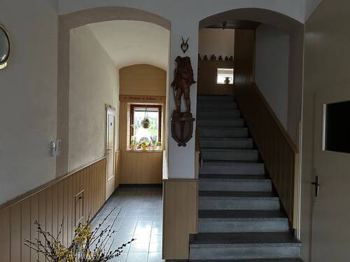Hauseingang Treppenhaus - Mehrfamilienhaus, Wohnhaus mit 230,00 m² in Königswalde zum Kaufen