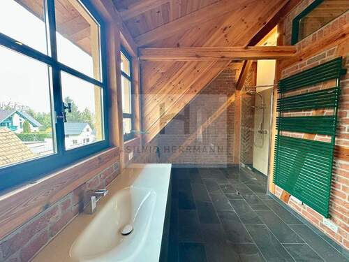 große, bodengleiche Dusche - 