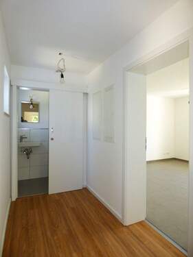 Flur / Zugang Gäste-WC und Küche - 