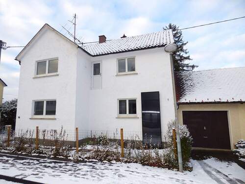 Hausansicht (Winter) - 4 Zimmer Einfamilienhaus in Weingarten