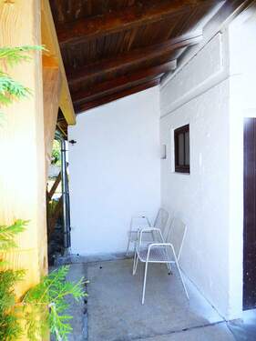 Überdachte Sitzmöglichkeit - 