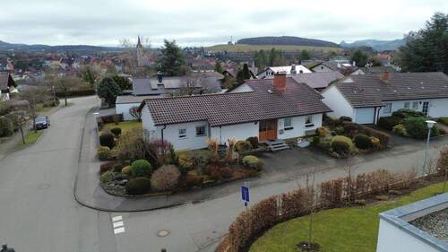 Luftaufnahme - 5 Zimmer Bungalow zum Kaufen in Engen