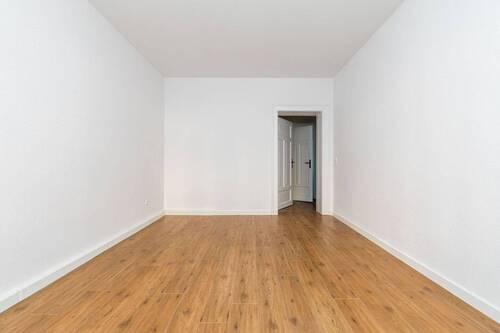 Wohnzimmer - 2 Zimmer Etagenwohnung zum Kaufen in Leipzig