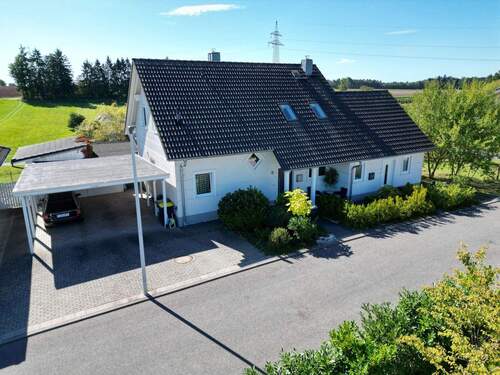 Neuwertiges Anwesen am Stadtrand - 