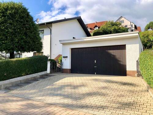 Große Garage - 7 Zimmer Einfamilienhaus zum Kaufen in Binau