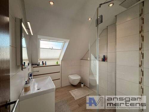 Tageslichtbadezimmer 1. Obergeschoss - 