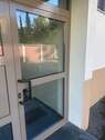 Glastür im Eingangsbereich - 3 Zimmer Etagenwohnung zum Kaufen in Singen (Hohentwiel)
