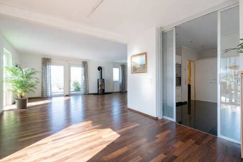 Wohnzimmer / Essbereich (unmöbliert) - 