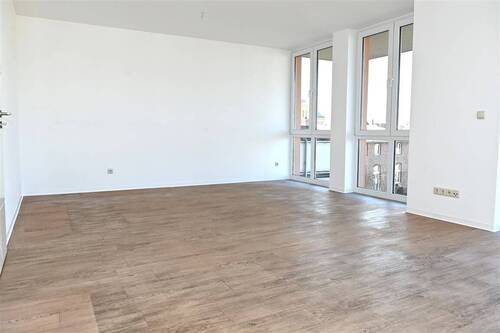 Wohnzimmer mit Küche - 2 Zimmer Etagenwohnung in Barth