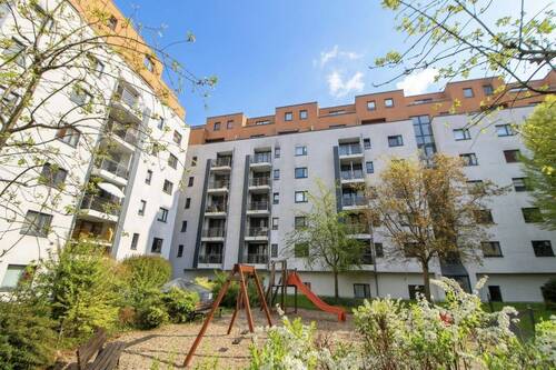 Rückansicht - Attraktive 2-Zimmer-Wohnung mit Balkon, Aufzug und Keller in zentraler Lage von Stuttgart