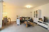 Wohn- und Esszimmer - 2 Zimmer Etagenwohnung in Stuttgart