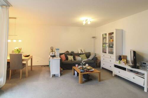 Wohn- und Esszimmer - 2 Zimmer Etagenwohnung in Stuttgart