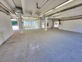 Halle 1 mit zwei Sektionaltoren - 