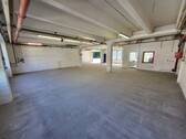 Halle 1 mit zwei Sektionaltoren - 