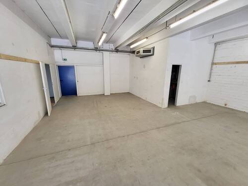 Halle 2 mit Sektionaltor - 