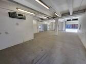 Halle 2 mit Sektionaltor - 