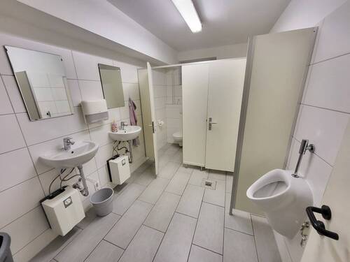 Sanitärraum (im Nachbargebäude) - 