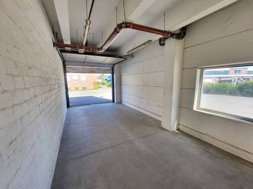 Halle 1 mit zwei Sektionaltoren - 