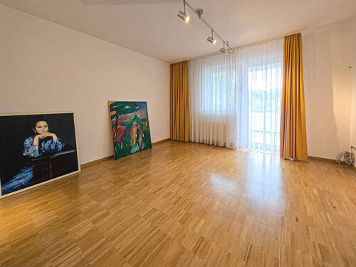 Schlafzimmer mit Ausgang auf den Balkon - 
