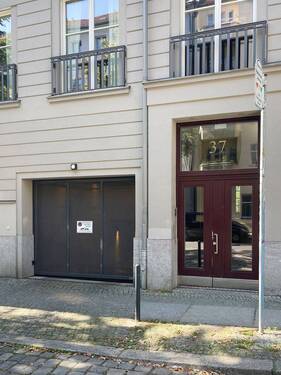 Tor zur Tiefgarage - Etagenwohnung in Berlin zum Kaufen