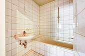 Bad mit Wanne - 