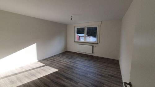 Bild 2 - 4 Zimmer Etagenwohnung zur Miete in Pforzheim