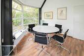 Repräsentatives Büro mit Blick in den Wald - 