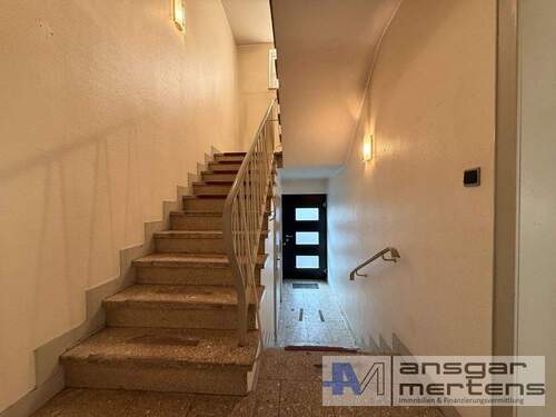 Hauseingang - 6 Zimmer Mehrfamilienhaus, Wohnhaus in Mönchengladbach / Heyden