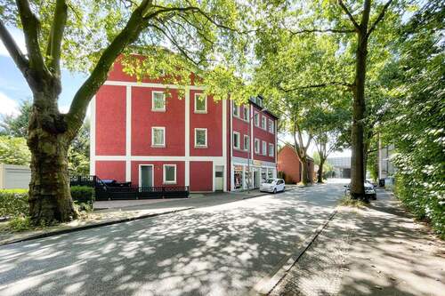 Hausansicht - 4,5 Zimmer - renoviert - ruhige Lage