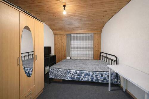 Schlafzimmer - 3 Zimmer Etagenwohnung zum Kaufen in Stuttgart Bad Cannstatt