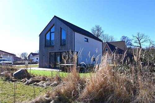 Hausansicht - Einfamilienhaus zur Ferienvermietung am Gutspark