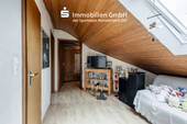 Wohnzimmer (ausgebautes Dachgeschoss) - 