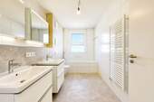 Bad mit Wanne - 