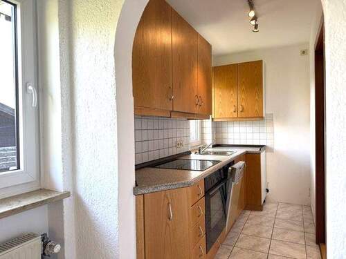 Küche mit angrenzendem Essbereich - 