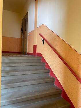 Treppenhaus 3 IMG_7449.JPG - Mehrfamilienhaus, Wohnhaus mit 575,00 m&sup2; in Pulsnitz zum Kaufen