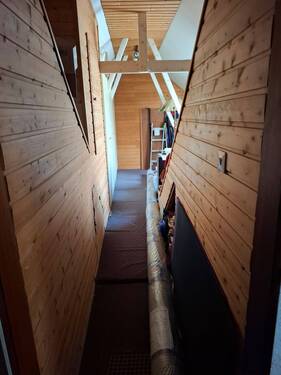 2. Zimmer im OG mit Durchgang zum weiteren Zimmer - 