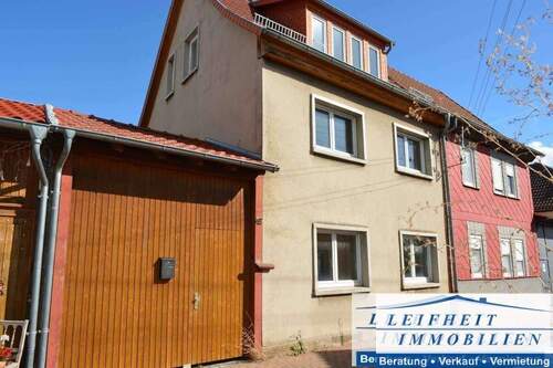 Vorder- und Seitenansicht - 5 Zimmer Doppelhaushälfte zum Kaufen in Vogtei