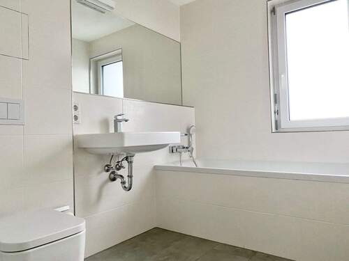 Badezimmer Ansicht 1.jpg - 