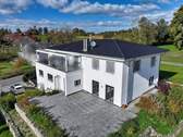 Süd-Ost-Ansicht Gesamthaus mit großer Terrasse und Gartenanteil der Wohnung - 5 Zimmer Etagenwohnung zum Kaufen in Uhldingen-Mühlhofen