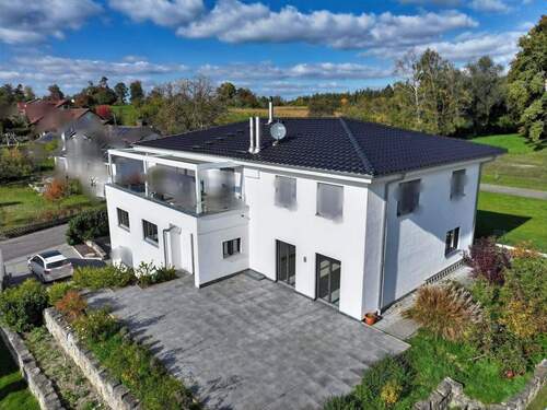 Süd-Ost-Ansicht Gesamthaus mit großer Terrasse und Gartenanteil der Wohnung - 5 Zimmer Etagenwohnung zum Kaufen in Uhldingen-Mühlhofen