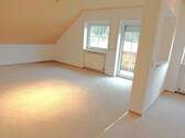 Wohnzimmer - 4 Zimmer Etagenwohnung zur Miete in Poppenricht