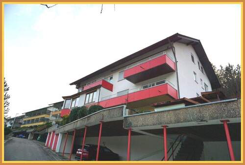 Ansicht Haus mit Carport - 