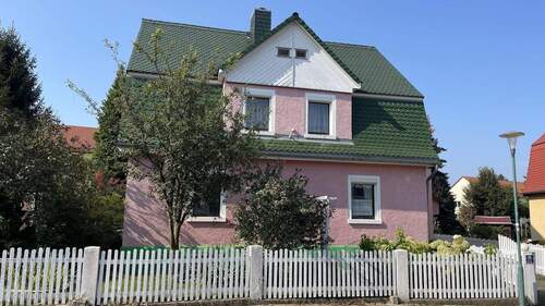 Ansicht - Ihr großzügiges Zuhause mit Gartenhaus