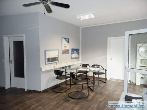 Gemeinschaftliches Foyer/ Eingangsbereich - Büro in Breddorf