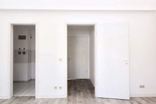 Blick in Küche und Flur - 