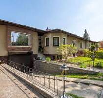 Doppelhaushälfte im Bungalowstil mit Pool, Sauna und ausgebautem Keller - 153 m² Gesamtfläche - Neuenhagen bei Berlin