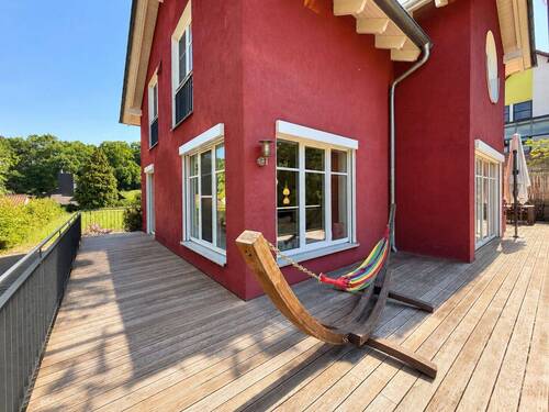 Umlaufende Panoramaterrasse aus Thermoesche mit Bl - 