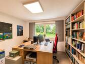 Arbeitszimmer im Untergeschoss mit Blick in den Ga - 