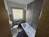 Bad mit Badewanne - 